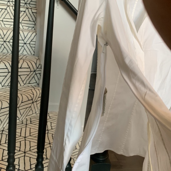 BOSS SESY, CUTE, BEAUTIFUL, FLATTERING BLOSE - Picture 6 of 16